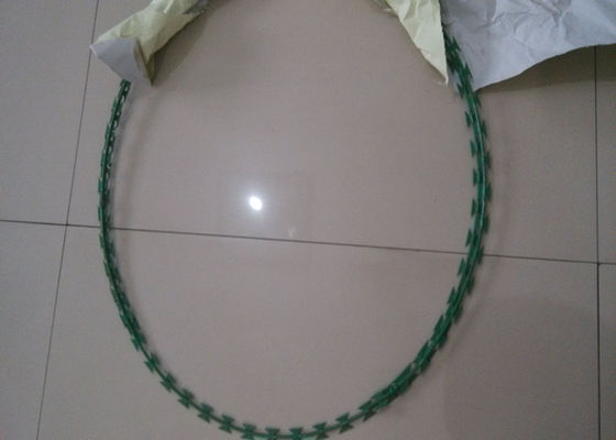 Green 8M 450mm Barbed Razor Wire Fencing For Highwa Railways